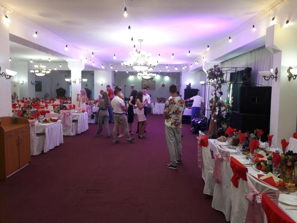 Hotel Dubrava โปลตาวา ภายนอก รูปภาพ